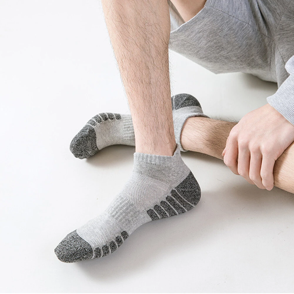 (image for) 5 Pairs Sports Socks Men's Short Socks Sweat-absorbent Breathable Mesh Athletic Ankle Socks Casual Thin Section Cotton Socks Size 38-45